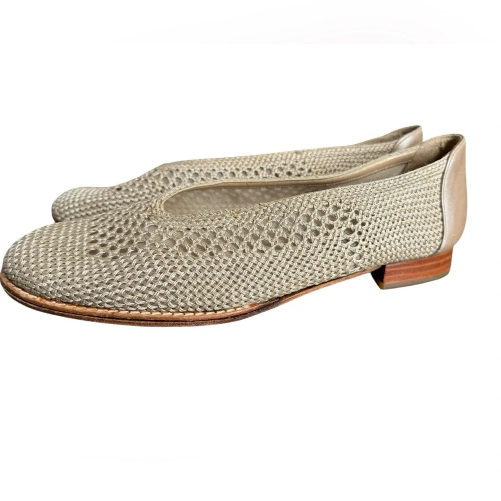 Stuart Weitzman woman’s tan basket weave flat with leather trim size 9.5